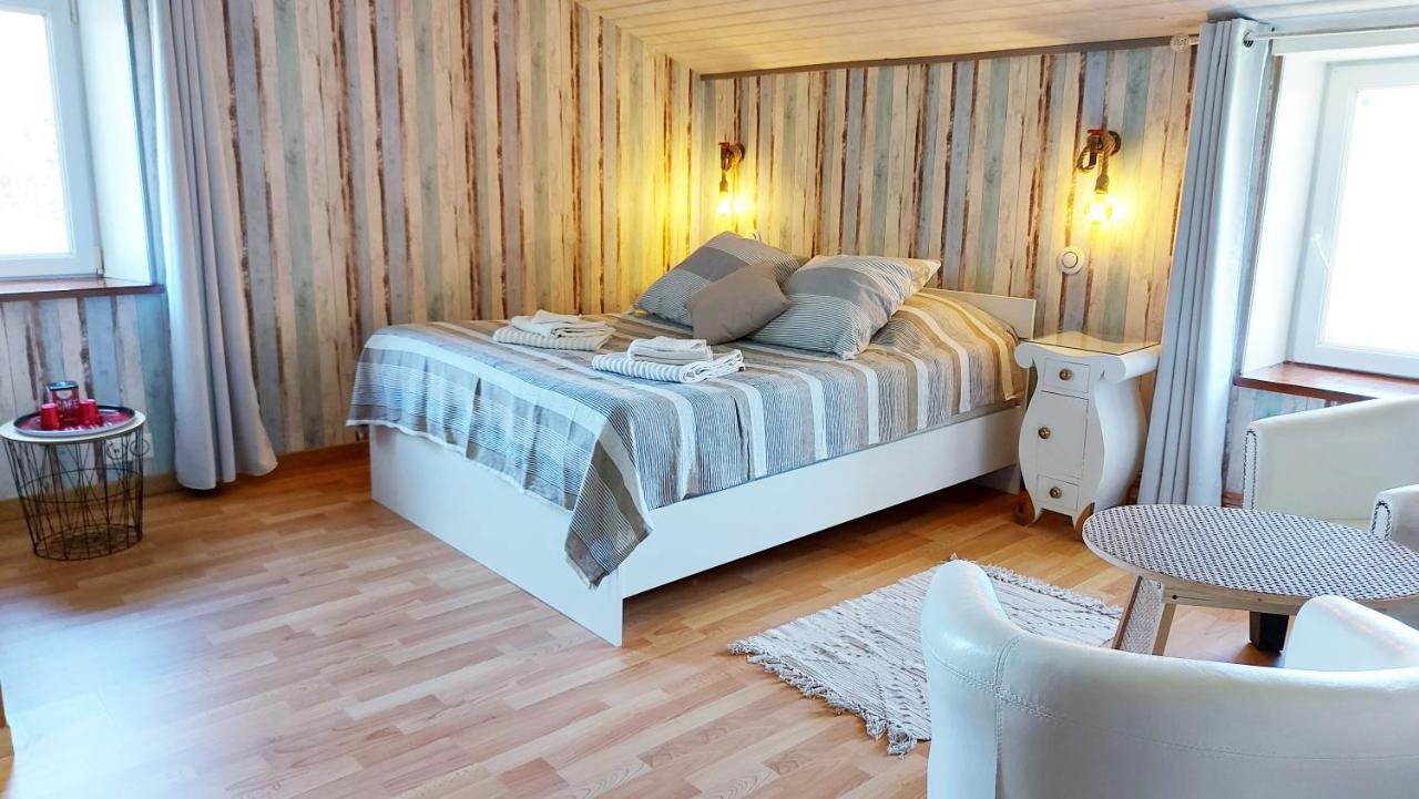 Saint-Just-Luzac Moulin De Mauzac B&B 외부 사진